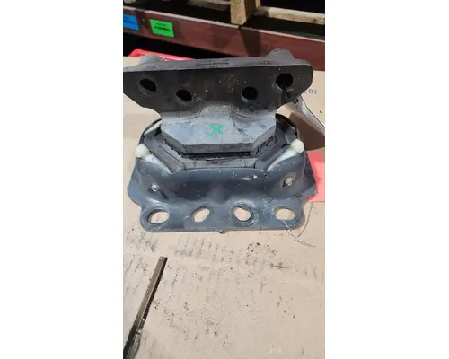 PETERBILT 567 Engine Mounts