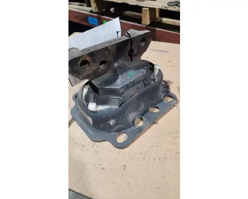 PETERBILT 567 Engine Mounts