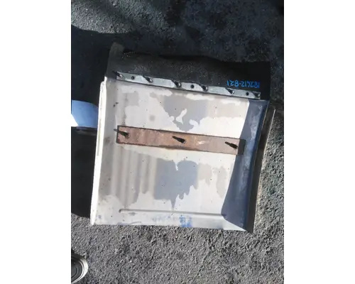 PETERBILT 567 FENDER, QUARTERHALF REAR