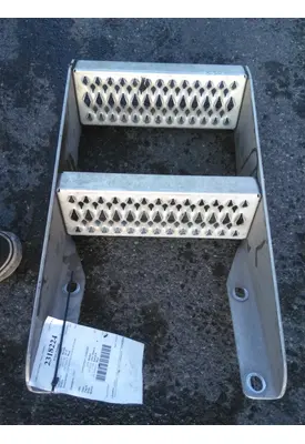 PETERBILT 567 FRAME STEP