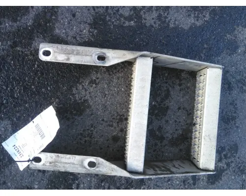 PETERBILT 567 FRAME STEP