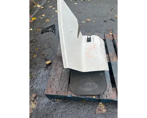PETERBILT 567 Fender Extension
