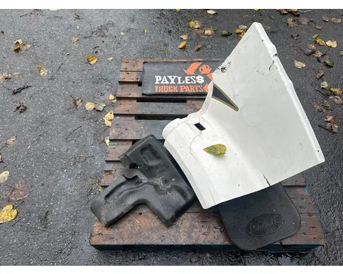 PETERBILT 567 Fender Extension