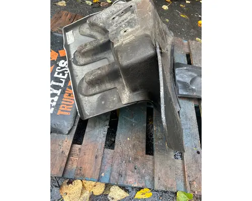 PETERBILT 567 Fender Extension