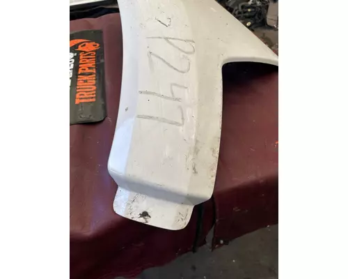 PETERBILT 567 Fender