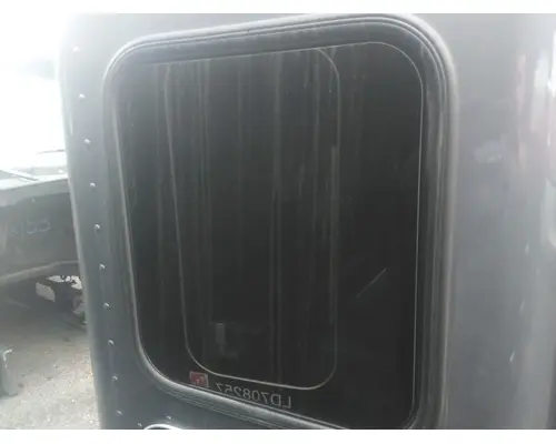 PETERBILT 567 GLASS, SLEEPER