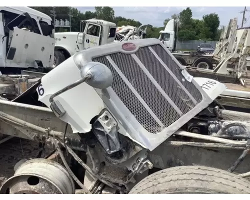 PETERBILT 567 Grille