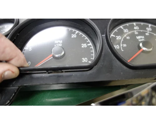 PETERBILT 567 Instrument Cluster