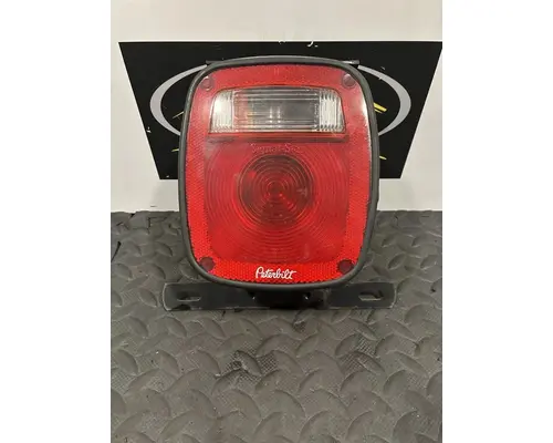 PETERBILT 567 Lamp stop tail turn