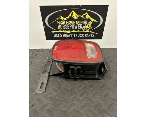 PETERBILT 567 Lamp stop tail turn