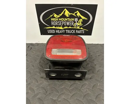 PETERBILT 567 Lamp stop tail turn