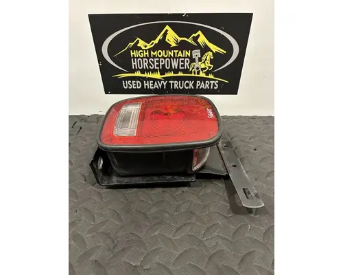 PETERBILT 567 Lamp stop tail turn