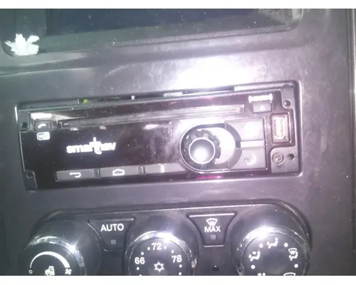 PETERBILT 567 RADIO AMFM