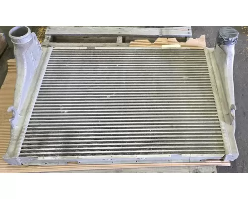 PETERBILT 567 Radiator