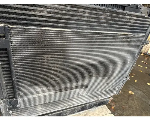 PETERBILT 567 Radiator