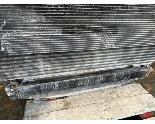 PETERBILT 567 Radiator