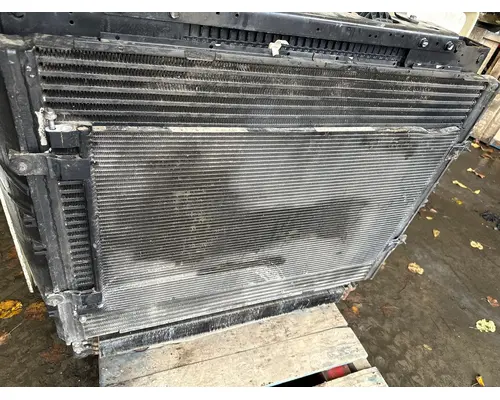 PETERBILT 567 Radiator