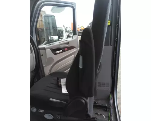 PETERBILT 567 SEAT, FRONT