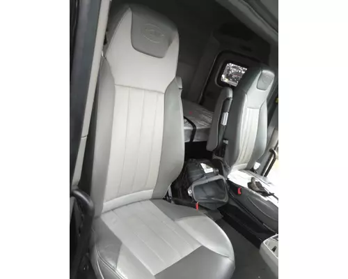 PETERBILT 567 SEAT, FRONT