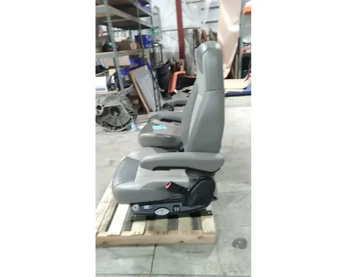 PETERBILT 567 Seat, Front