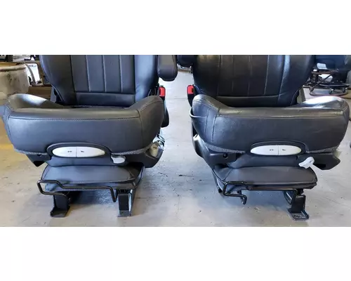 PETERBILT 567 Seat, Front