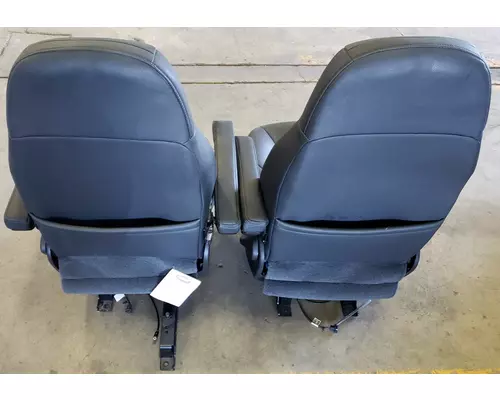 PETERBILT 567 Seat, Front