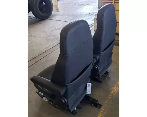 PETERBILT 567 Seat, Front