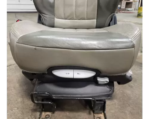 PETERBILT 567 Seat, Front