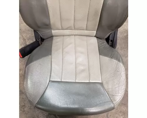 PETERBILT 567 Seat, Front