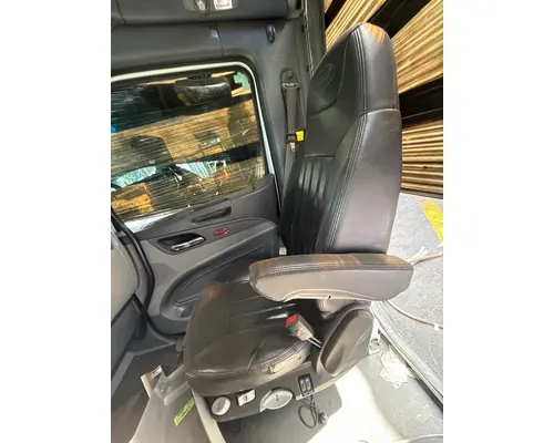 PETERBILT 567 Seat, Front