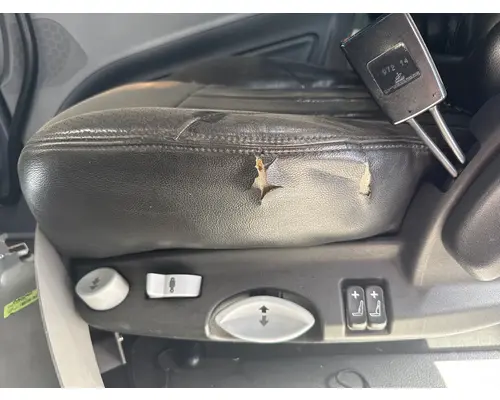 PETERBILT 567 Seat, Front