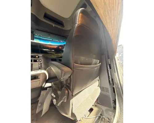 PETERBILT 567 Seat, Front