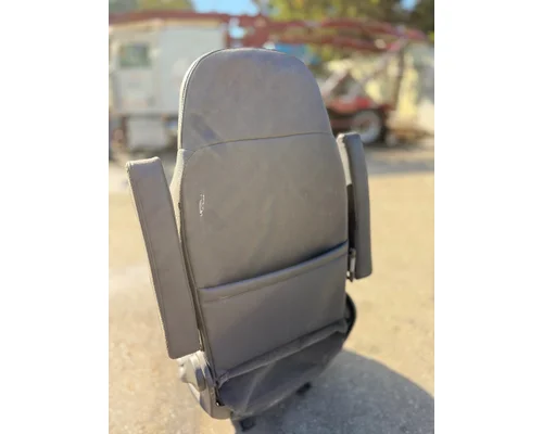 PETERBILT 567 Seat, Front