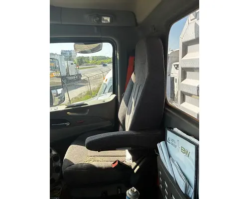 PETERBILT 567 Seat, Front