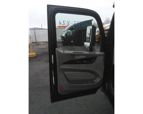 PETERBILT 579 2013-2022 DOOR ASSEMBLY, FRONT