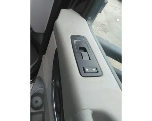 PETERBILT 579 2013-2022 DOOR ASSEMBLY, FRONT