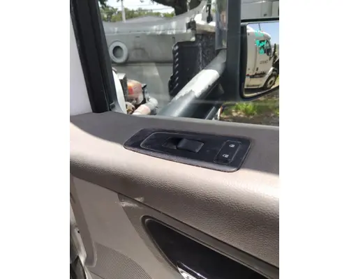 PETERBILT 579 2013-2022 DOOR ASSEMBLY, FRONT