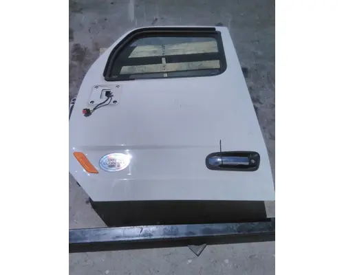 PETERBILT 579 2013-2022 DOOR ASSEMBLY, FRONT