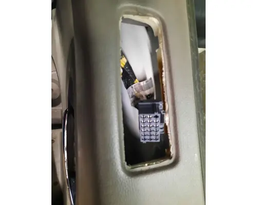 PETERBILT 579 2013-2022 DOOR ASSEMBLY, FRONT