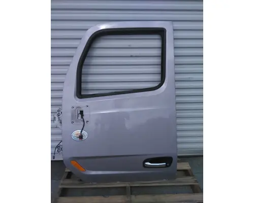 PETERBILT 579 2013-2022 DOOR ASSEMBLY, FRONT