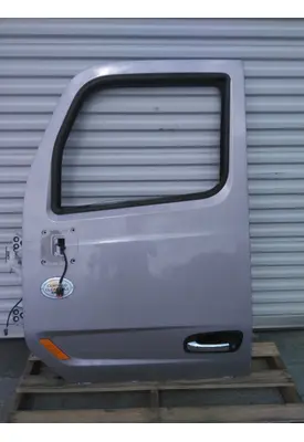 PETERBILT 579 2013-2022 DOOR ASSEMBLY, FRONT