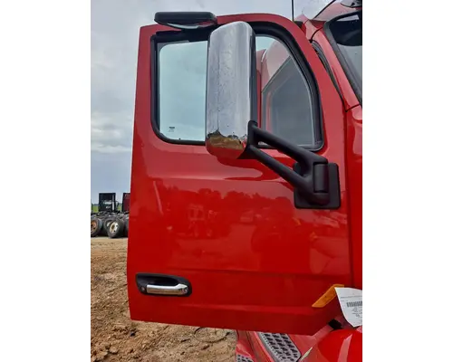 PETERBILT 579 2013-2022 DOOR ASSEMBLY, FRONT