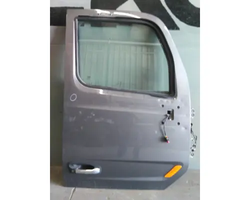 PETERBILT 579 2013-2022 DOOR ASSEMBLY, FRONT