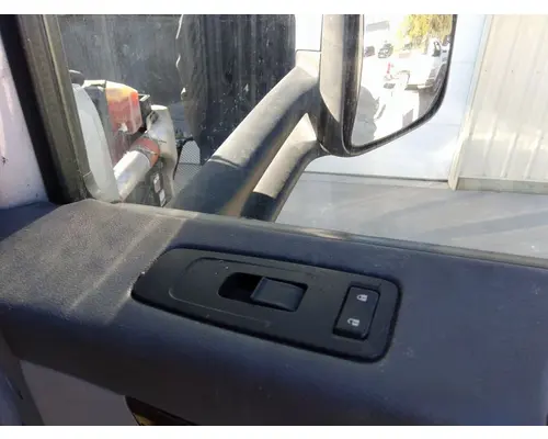 PETERBILT 579 2013-2022 DOOR ASSEMBLY, FRONT