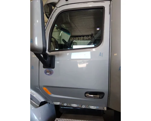 PETERBILT 579 2013-2022 DOOR ASSEMBLY, FRONT