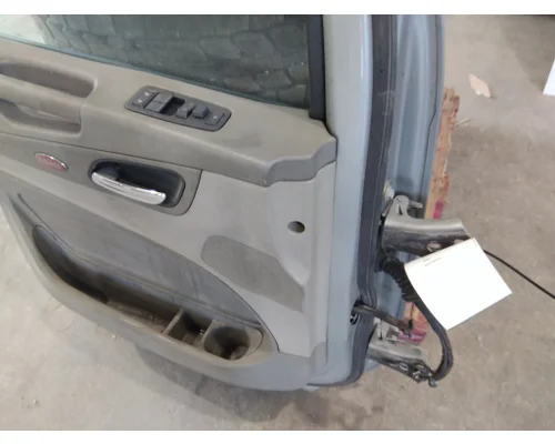 PETERBILT 579 2013-2022 DOOR ASSEMBLY, FRONT