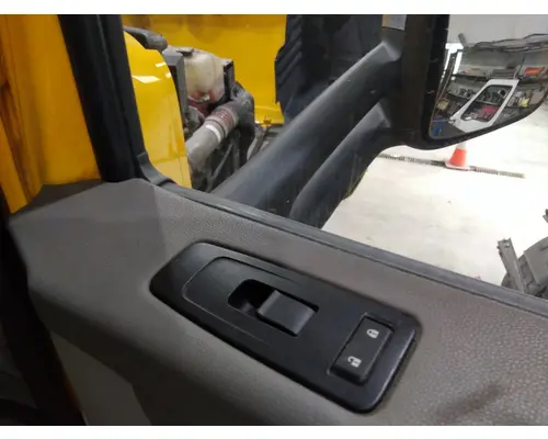PETERBILT 579 2013-2022 DOOR ASSEMBLY, FRONT