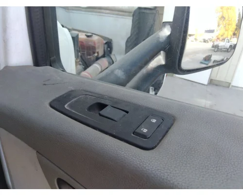 PETERBILT 579 2013-2022 DOOR ASSEMBLY, FRONT