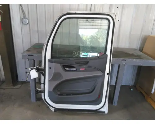 PETERBILT 579 2013-2022 DOOR ASSEMBLY, FRONT