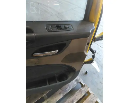 PETERBILT 579 2013-2022 DOOR ASSEMBLY, FRONT